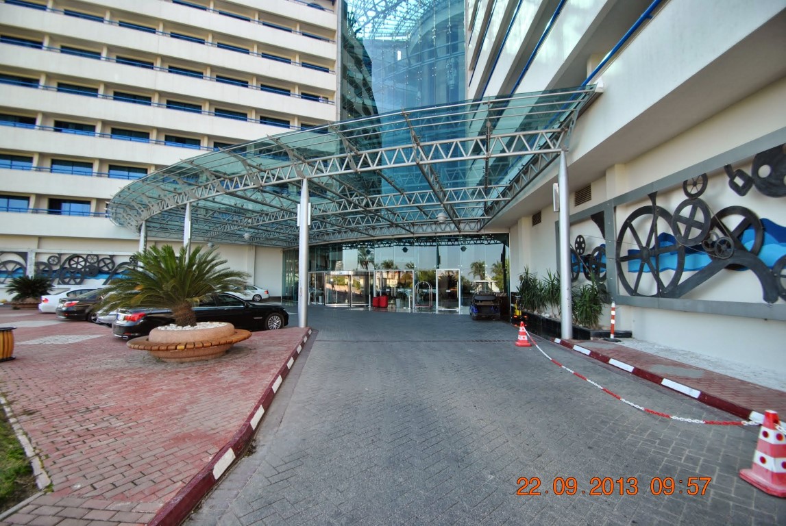 imagini hotel TITANIC LARA